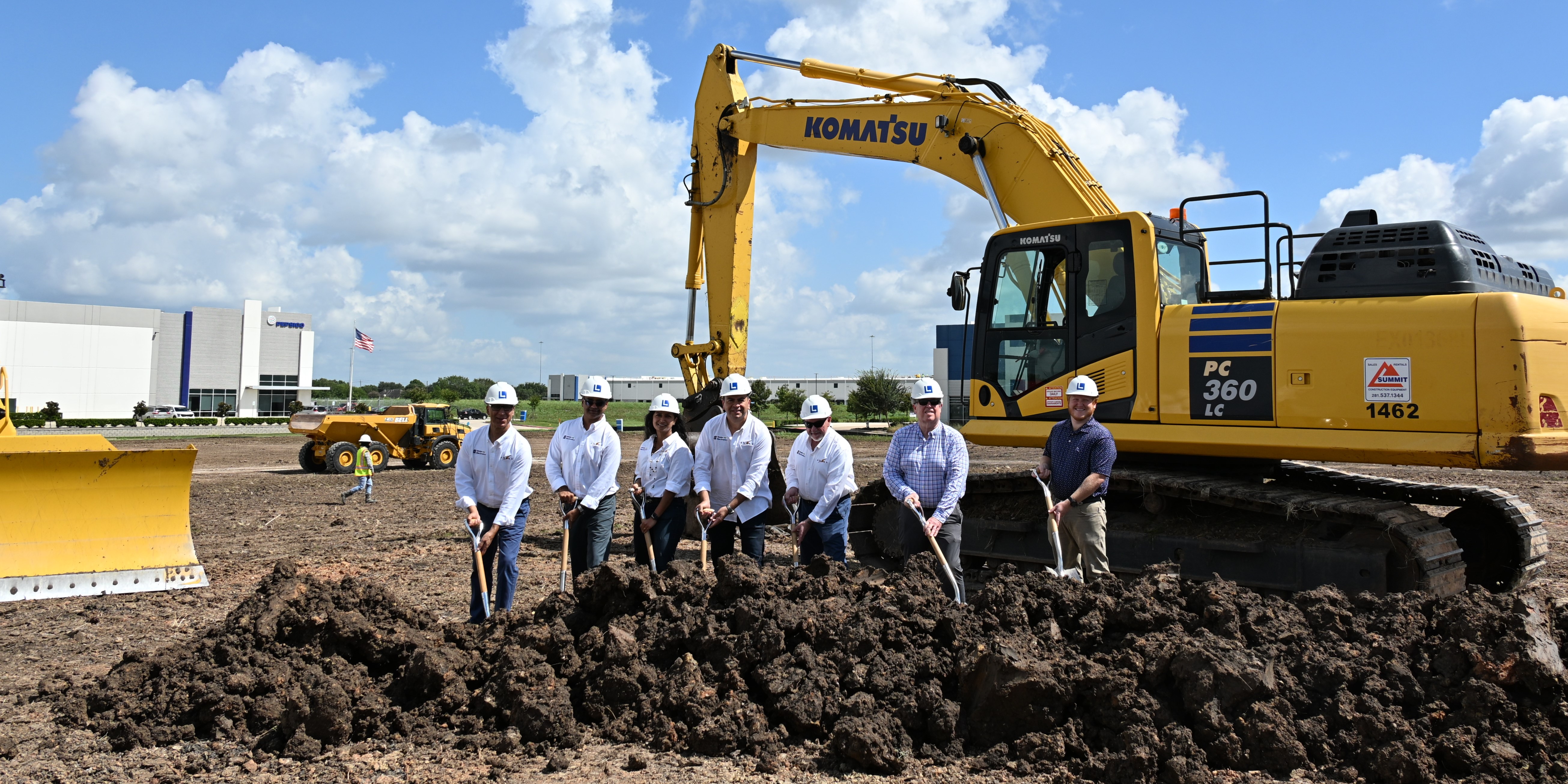 Standex Grid-Amran leaders and local officials break ground on the new Houston manufacturing facility.